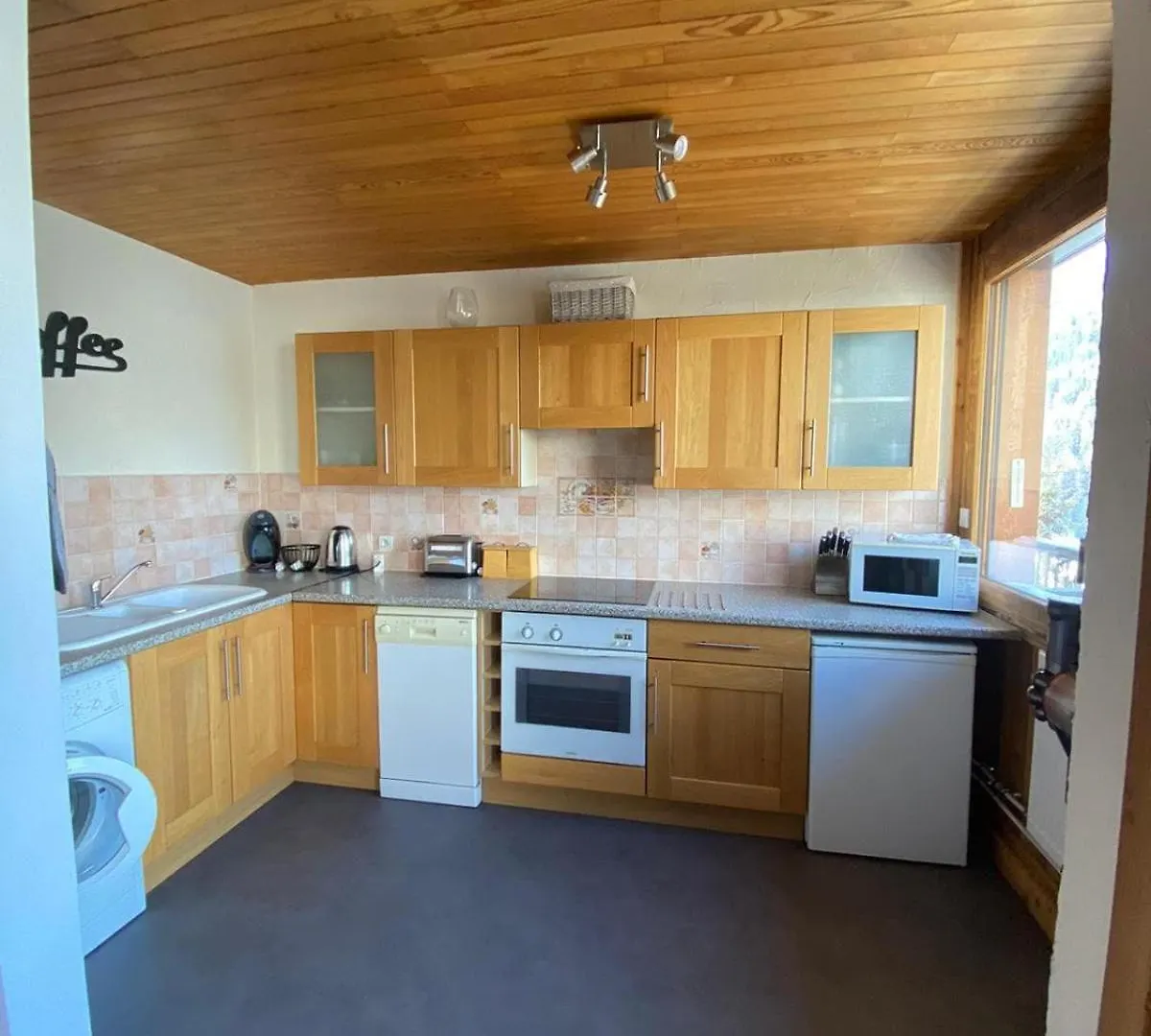 Courchevel Moriond 1650 - 2 Bedrooms - Sleeps 8 0*,  Frankrijk